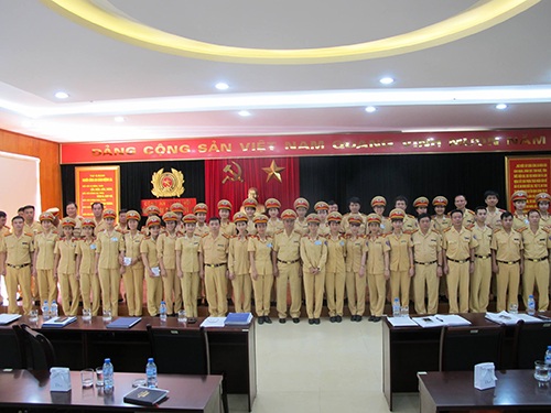 Hà Nội: 100% “bông hoa thép” của CSGT được huy động hỗ trợ sĩ tử - 1 Lực lượng CSGT nữ của phòng CSGT Hà Nội được huy động tối đa hỗ trợ cho kỳ thi THPT Quốc gia 2015