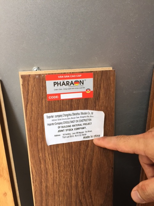 “Phù phép” vật liệu xây dựng Trung Quốc thành hàng nhập từ Đức - 2 Ván gỗ có dấu hiệu giả mạo nhãn hiệu nổi tiếng