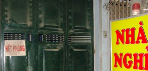 Nắng nóng kỷ lục mùa thi: Nhà trọ “ế sưng”, nhà nghỉ “cháy” phòng - 1 Các nhà nghỉ năm nay đều trong tình trạng cháy phòng vì sĩ tử thuê ở trốn nóng