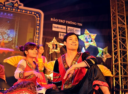 “Vợ chồng A Phủ” đăng quang tài năng trường Báo - 2 “Vợ chồng A Phủ” đăng quang tài năng trường Báo - 2