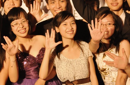 Bạn trẻ trường Ams "lột xác" thành kiều nữ lễ ra trường - 6