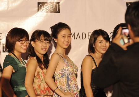 Bạn trẻ trường Ams "lột xác" thành kiều nữ lễ ra trường - 11