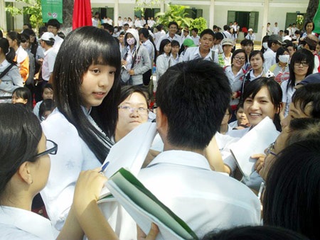 Bảo Trân: “Trường học không phải là nơi để khoe hình thể” - 5 Bảo Trân: “Trường học không phải là nơi để khoe hình thể” - 5