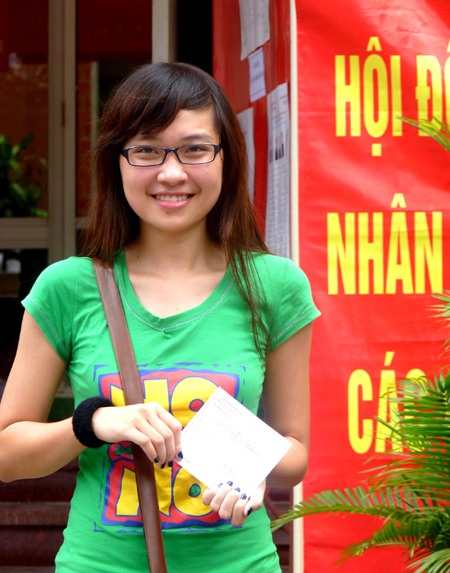 SV “trường Báo” hồ hởi thực hiện quyền công dân - 9 SV “trường Báo” hồ hởi thực hiện quyền công dân - 9