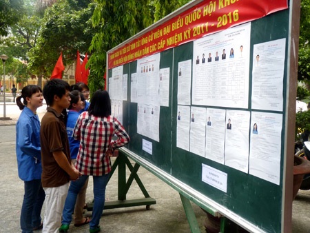 SV “trường Báo” hồ hởi thực hiện quyền công dân - 2 SV “trường Báo” hồ hởi thực hiện quyền công dân - 2