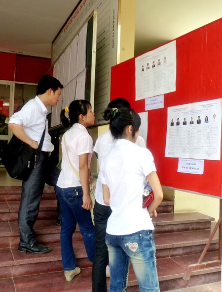 SV “trường Báo” hồ hởi thực hiện quyền công dân - 3 SV “trường Báo” hồ hởi thực hiện quyền công dân - 3