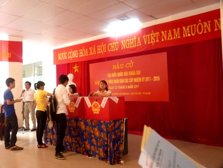 SV “trường Báo” hồ hởi thực hiện quyền công dân - 8 SV “trường Báo” hồ hởi thực hiện quyền công dân - 8