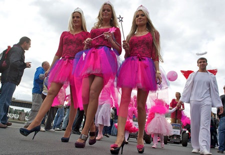 Khi những cô gái “tóc vàng hoe” diễu phố - 5 Khi những cô gái “tóc vàng hoe” diễu phố - 5