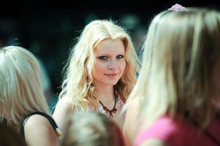 Khi những cô gái “tóc vàng hoe” diễu phố - 17 Khi những cô gái “tóc vàng hoe” diễu phố - 17