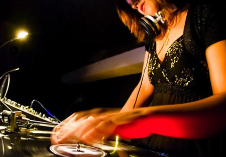 Ngạt thở nữ DJ xinh đẹp bị đánh ghen - 1 Ngạt thở nữ DJ xinh đẹp bị đánh ghen - 1