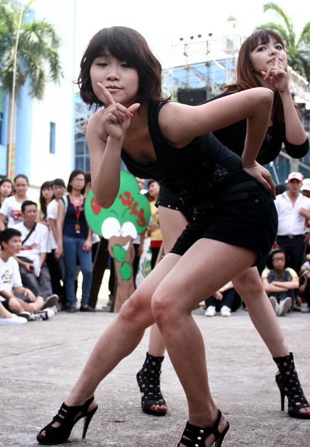 Màn trình diễn quyến rũ của “SNSD Việt Nam" - 5 Màn trình diễn quyến rũ của “SNSD Việt Nam" - 5