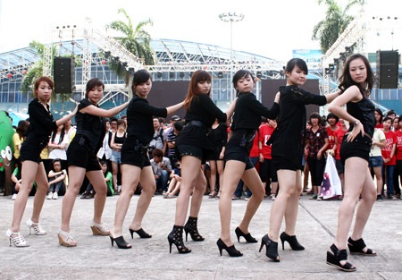 Màn trình diễn quyến rũ của “SNSD Việt Nam" - 4 Màn trình diễn quyến rũ của “SNSD Việt Nam" - 4