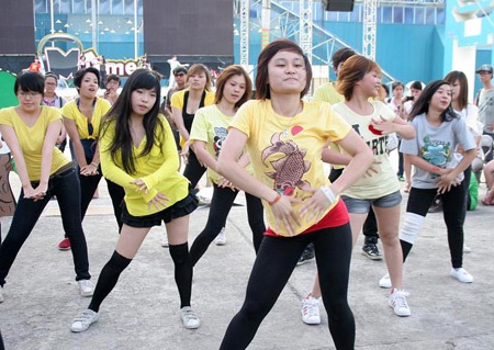 Màn trình diễn quyến rũ của “SNSD Việt Nam" - 10 Màn trình diễn quyến rũ của “SNSD Việt Nam" - 10