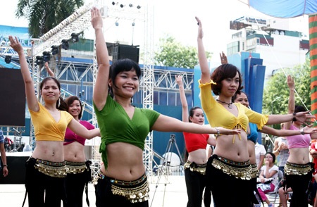 Màn trình diễn quyến rũ của “SNSD Việt Nam" - 7 Màn trình diễn quyến rũ của “SNSD Việt Nam" - 7