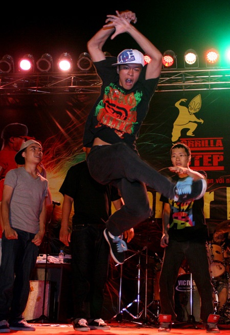Giới trẻ "phiêu" trong vũ điệu krump độc nhất Việt Nam - 5 Giới trẻ "phiêu" trong vũ điệu krump độc nhất Việt Nam - 5