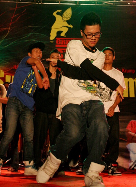 Giới trẻ "phiêu" trong vũ điệu krump độc nhất Việt Nam - 7 Giới trẻ "phiêu" trong vũ điệu krump độc nhất Việt Nam - 7