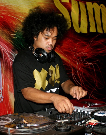 Giới trẻ "phiêu" trong vũ điệu krump độc nhất Việt Nam - 3 Giới trẻ "phiêu" trong vũ điệu krump độc nhất Việt Nam - 3