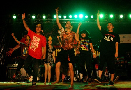 Giới trẻ "phiêu" trong vũ điệu krump độc nhất Việt Nam - 1 Giới trẻ "phiêu" trong vũ điệu krump độc nhất Việt Nam - 1