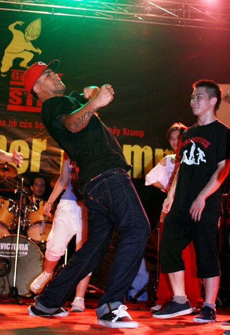 Giới trẻ "phiêu" trong vũ điệu krump độc nhất Việt Nam - 11 Giới trẻ "phiêu" trong vũ điệu krump độc nhất Việt Nam - 11