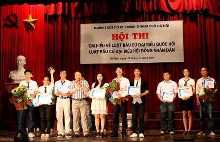 HV Hành chính đoạt giải Nhất tìm hiểu luật Bầu cử - 2 HV Hành chính đoạt giải Nhất tìm hiểu luật Bầu cử - 2