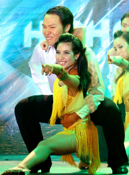 "Gà nhà" ĐH Ngoại thương giành quán quân Hotstep - 5 "Gà nhà" ĐH Ngoại thương giành quán quân Hotstep - 5