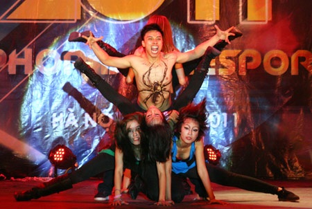 "Gà nhà" ĐH Ngoại thương giành quán quân Hotstep - 13 "Gà nhà" ĐH Ngoại thương giành quán quân Hotstep - 13