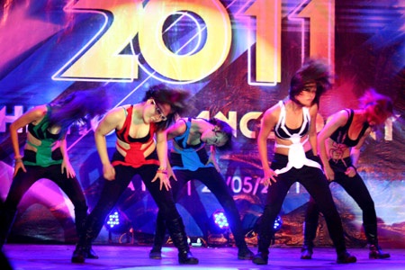 "Gà nhà" ĐH Ngoại thương giành quán quân Hotstep - 1 "Gà nhà" ĐH Ngoại thương giành quán quân Hotstep - 1