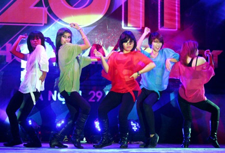 "Gà nhà" ĐH Ngoại thương giành quán quân Hotstep - 11 "Gà nhà" ĐH Ngoại thương giành quán quân Hotstep - 11