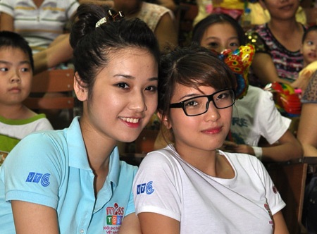 Miss Teen đem “nụ cười tháng 6” tới các bệnh nhi - 2 Miss Teen đem “nụ cười tháng 6” tới các bệnh nhi - 2