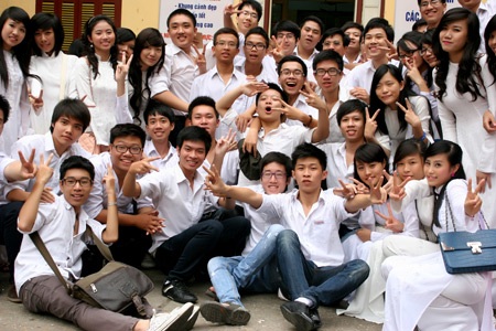 Bóng bay rợp trời chia tay teen khối 12 Trần Phú - 6 Bóng bay rợp trời chia tay teen khối 12 Trần Phú - 6