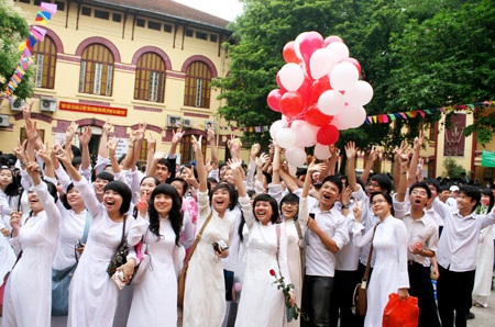 Bóng bay rợp trời chia tay teen khối 12 Trần Phú - 16 Bóng bay rợp trời chia tay teen khối 12 Trần Phú - 16