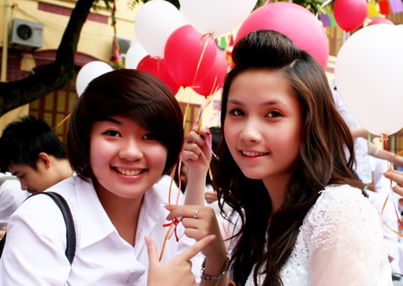 Bóng bay rợp trời chia tay teen khối 12 Trần Phú - 9 Bóng bay rợp trời chia tay teen khối 12 Trần Phú - 9