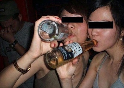 Phát hoảng với những cô nàng bợm nhậu - 2 Phát hoảng với những cô nàng bợm nhậu - 2