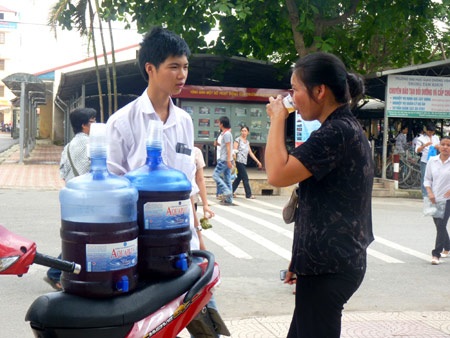 Suất cơm chay tình nguyện ấm lòng sĩ tử ngày thi - 11 Suất cơm chay tình nguyện ấm lòng sĩ tử ngày thi - 11