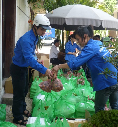 Suất cơm chay tình nguyện ấm lòng sĩ tử ngày thi - 3 Suất cơm chay tình nguyện ấm lòng sĩ tử ngày thi - 3
