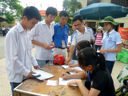 Suất cơm chay tình nguyện ấm lòng sĩ tử ngày thi - 6 Suất cơm chay tình nguyện ấm lòng sĩ tử ngày thi - 6