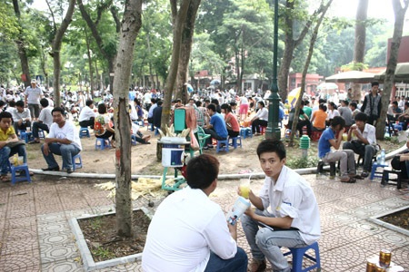 Quán giải khát tự phát “quây” trường thi ngày nắng gắt - 6 Quán giải khát tự phát “quây” trường thi ngày nắng gắt - 6