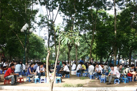 Quán giải khát tự phát “quây” trường thi ngày nắng gắt - 1 Quán giải khát tự phát “quây” trường thi ngày nắng gắt - 1