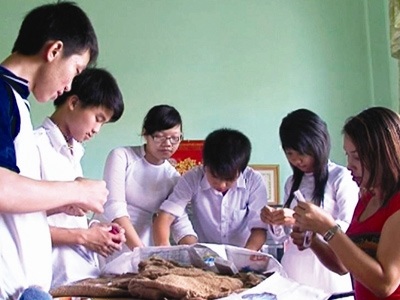 Học sinh tự soạn giáo trình “chuyện ấy” - 1 Học sinh tự soạn giáo trình “chuyện ấy” - 1