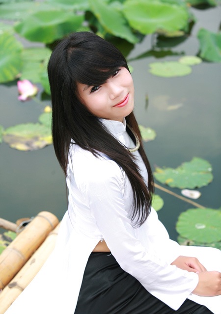Thiếu nữ Hà Thành tự tình bên hoa sen - 2 Thiếu nữ Hà Thành tự tình bên hoa sen - 2