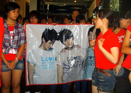 Teen Hà thành thể hiện tình yêu với thần tượng JYJ  - 2