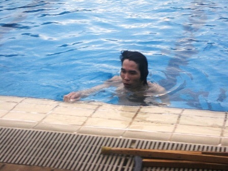 Chàng “kình ngư” khuyết tật luôn biết vươn lên - 2