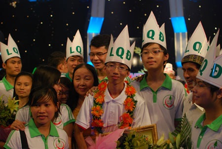 Xúc động hình ảnh thân thiết của bốn “nhà leo núi” - 9 Xúc động hình ảnh thân thiết của bốn “nhà leo núi” - 9