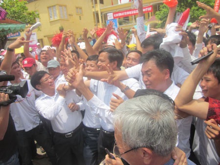 Trường Tiên Lãng vỡ òa trong chiến thắng của nữ sinh Hải Phòng - 4 Trường Tiên Lãng vỡ òa trong chiến thắng của nữ sinh Hải Phòng - 4