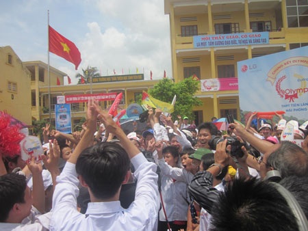 Trường Tiên Lãng vỡ òa trong chiến thắng của nữ sinh Hải Phòng - 5 Trường Tiên Lãng vỡ òa trong chiến thắng của nữ sinh Hải Phòng - 5