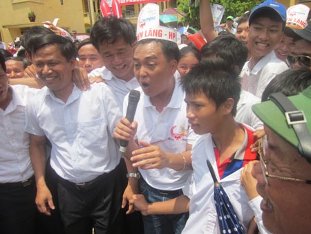 Trường Tiên Lãng vỡ òa trong chiến thắng của nữ sinh Hải Phòng - 2 Trường Tiên Lãng vỡ òa trong chiến thắng của nữ sinh Hải Phòng - 2