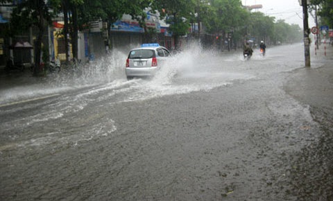 Giới trẻ bồn chồn lo bão về quê - 1 Giới trẻ bồn chồn lo bão về quê - 1