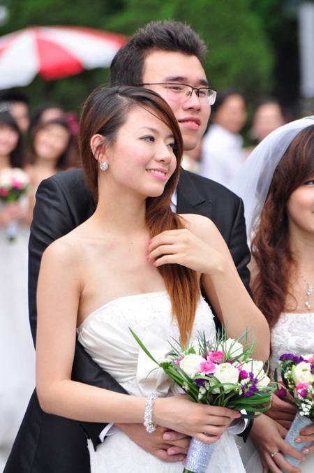 100 đôi uyên ương tại Hà Nội đội mưa cầu hôn tập thể - 10 100 đôi uyên ương tại Hà Nội đội mưa cầu hôn tập thể - 10
