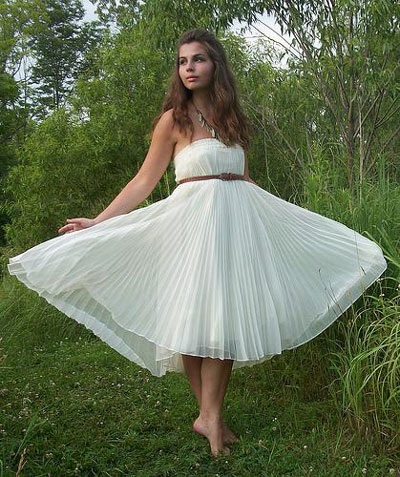 Công thức phối đồ với váy chiffon trắng xếp li - 15