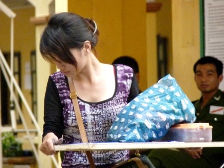 Khi sĩ tử mang… máy sấy tóc, xô nước vào phòng thi - 6